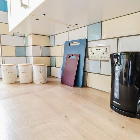 Spacious 1 Bed Flat-Free Parking Hillingdon Dış mekan fotoğraf