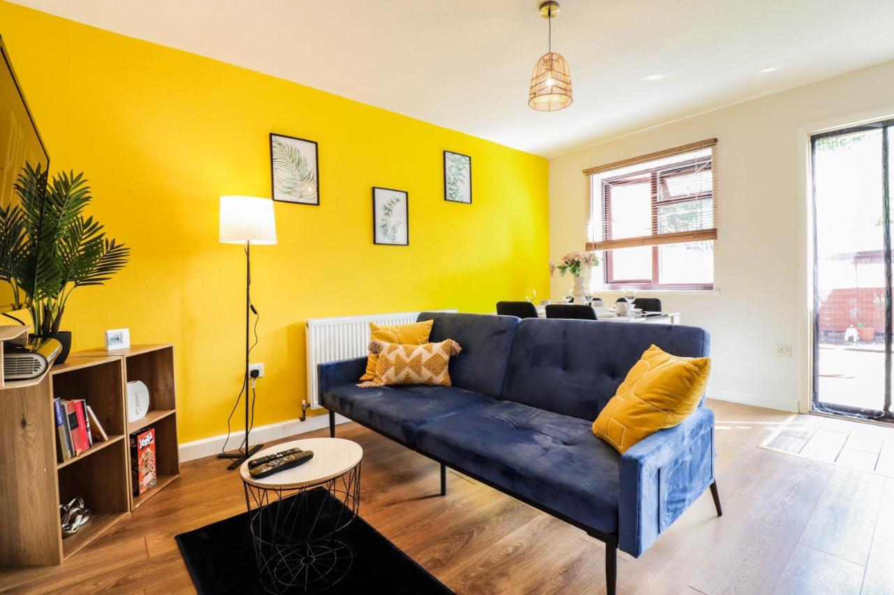 Spacious 1 Bed Flat-Free Parking Hillingdon Dış mekan fotoğraf
