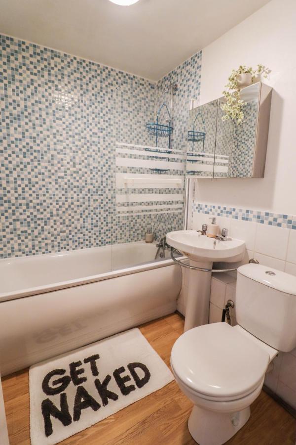 Spacious 1 Bed Flat-Free Parking Hillingdon Dış mekan fotoğraf