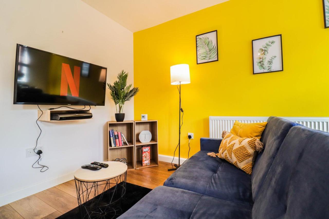 Spacious 1 Bed Flat-Free Parking Hillingdon Dış mekan fotoğraf